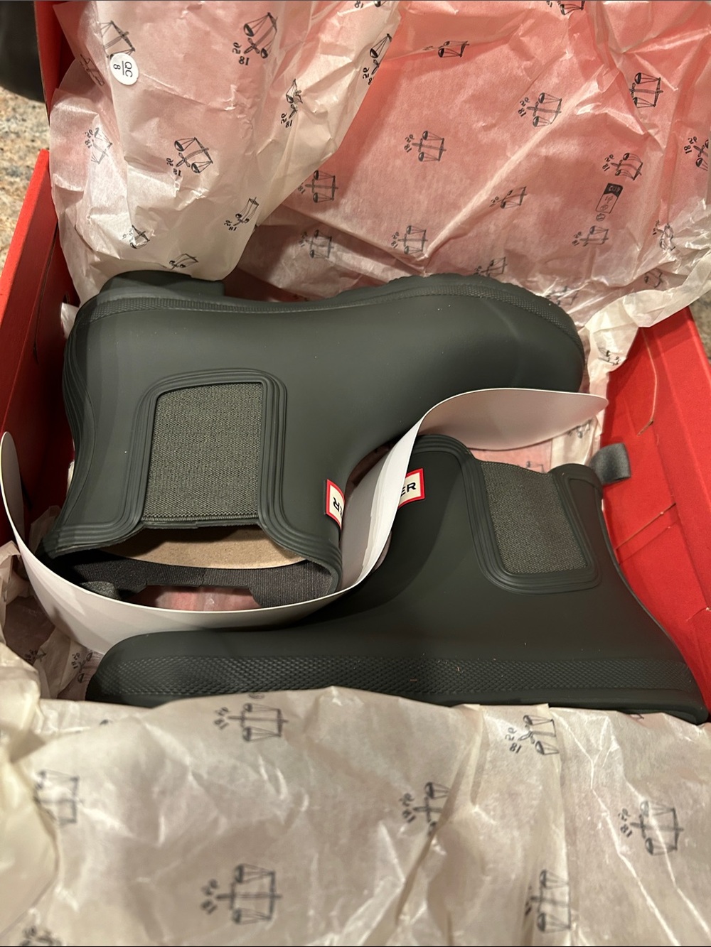 New in Box Hunter Original Chelsea Boots- Dark Olive Green US 6 - Picture 8 of 8